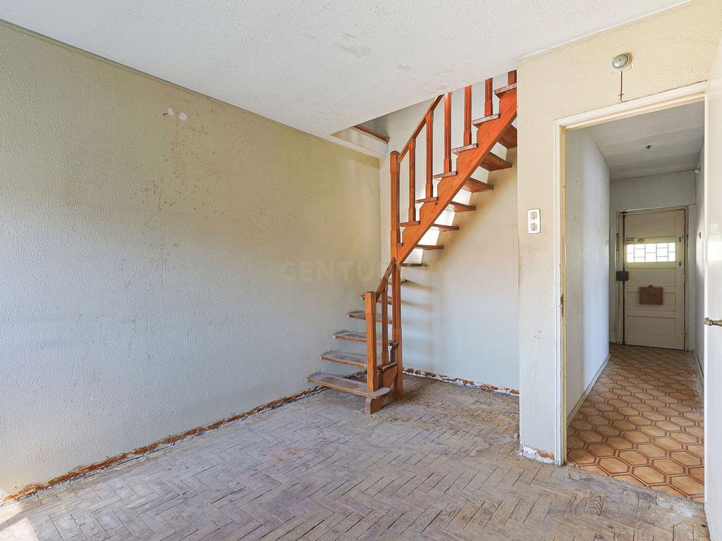 T2 na Arrentela junto à Baía do Seixal – Excelente oportunidade para remodelação - Image 1