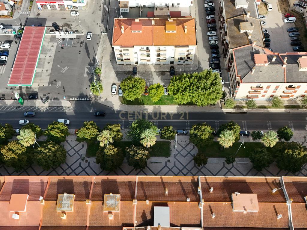 Apartamento T2 com Duas Varandas, no Centro do Pinhal Novo - Image 24