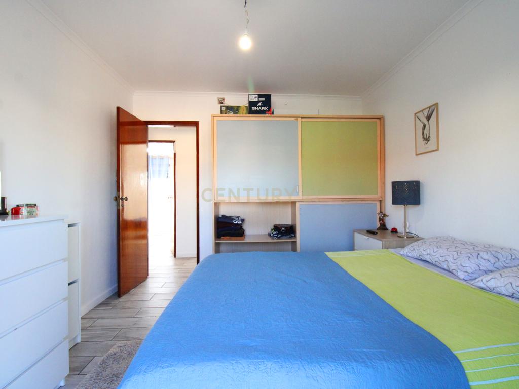 Espetacular Moradia T5 no Casal Do Marco com Garagem  - Image 13
