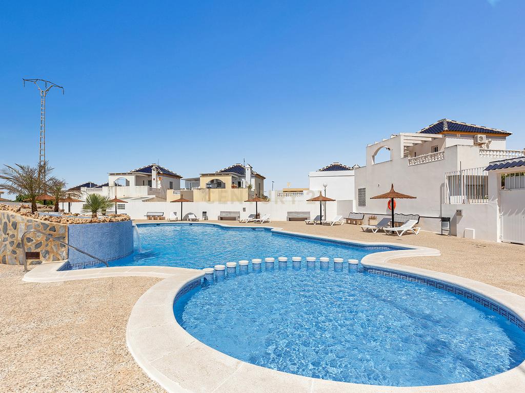 Chalet em Torrevieja, Alicante — Oportunidade de Investimento - Image 35