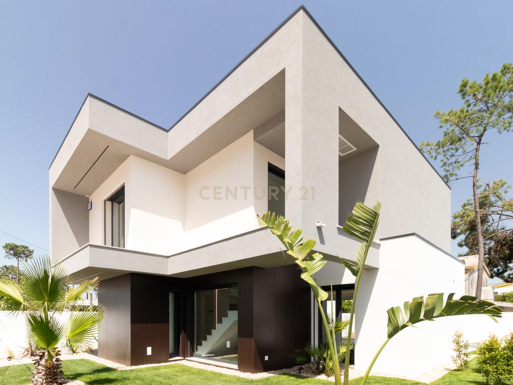 A Sua Nova Casa Está Pronta para Habitar! 🌊🏡 Moradia Nova T3 Aroeira À Beira da Praia da Fonte da Telha, na Prestigiada Aroeira - Image 1