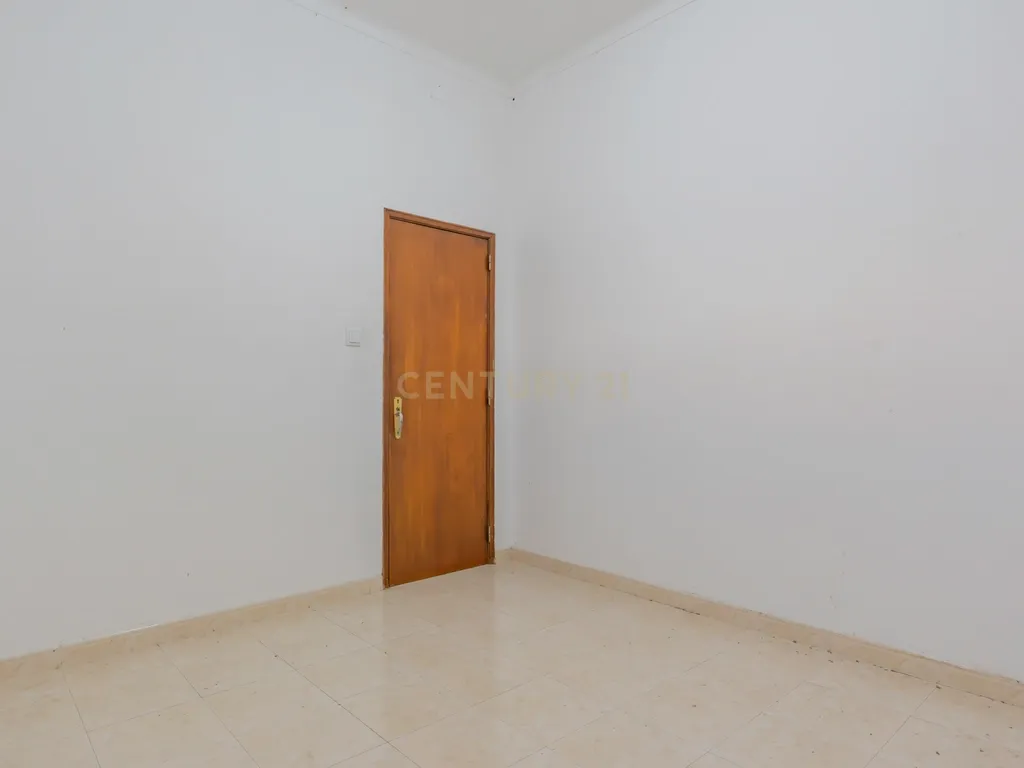 Moradia Isolada com Terreno de 1041 m² – Um Mundo de Possibilidades! - Image 56