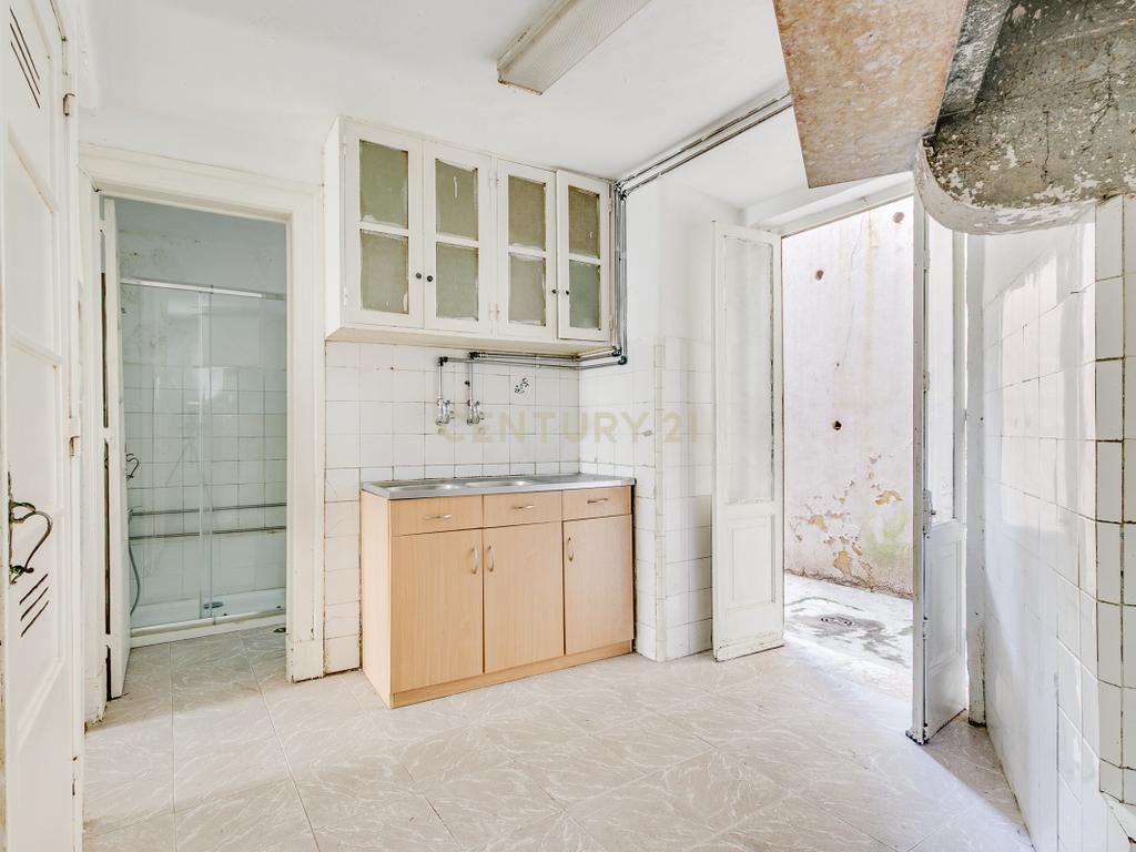 Apartamento no Coração do Príncipe Real – Lisboa - Image 12