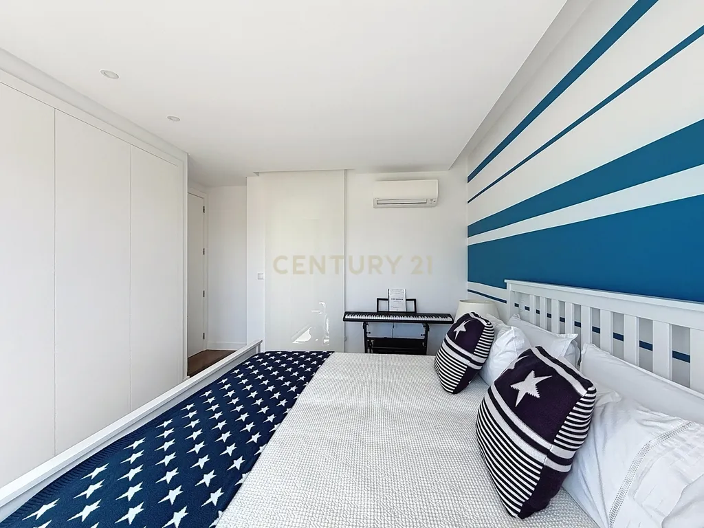Luxuosa Moradia T3 com Vista Mar em S. Pedro do Estoril, Parede - Image 36
