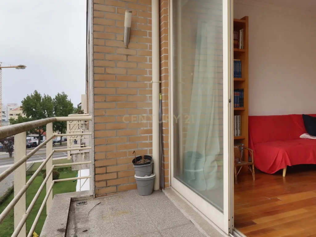 Apartamento T3 Caulinos, 2 Lugares de Garagem e Arrumos - Image 18