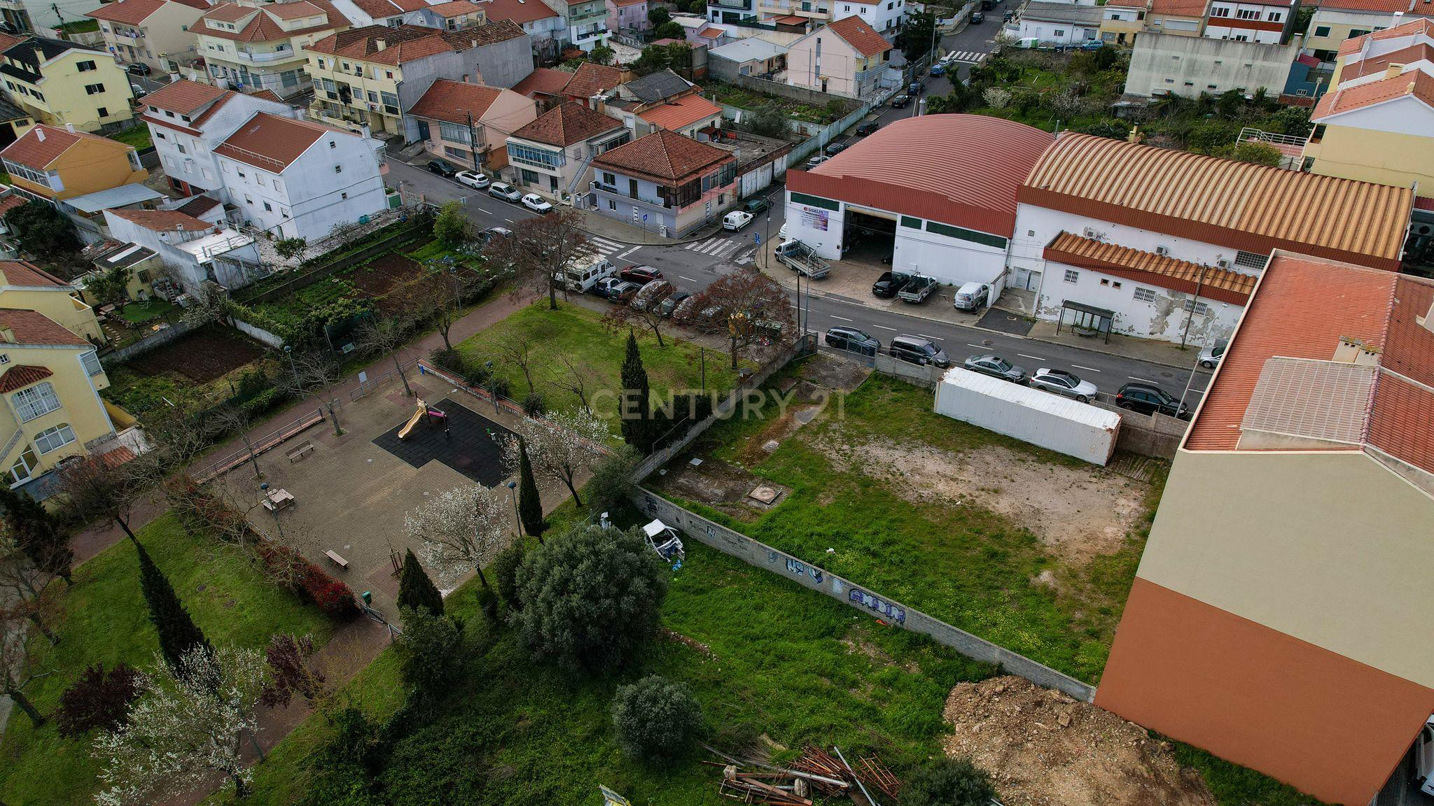 Fotografia 5 de Terreno Urbano Para  Construção de 2 Moradias – Amadora