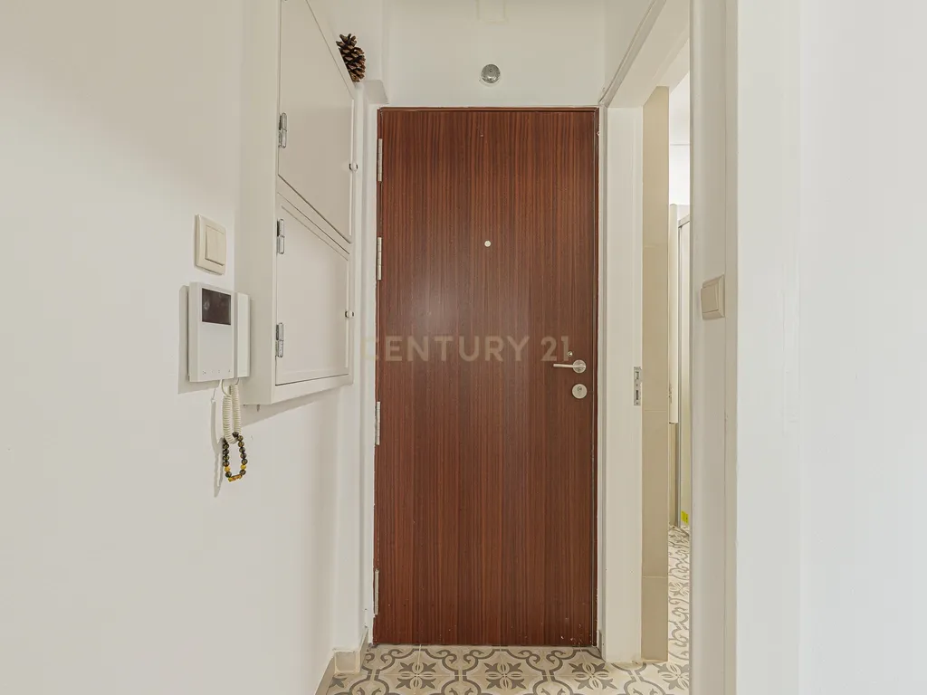 APARTAMENTO REMODELADO NO CENTRO DA COSTA DE CAPARICA - Image 16