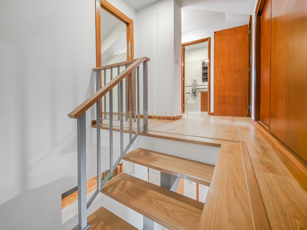 Apartamento T2 Dúplex com Vista Panorâmica e Garagem com Carregamento Elétrico | a 15 minutos de Mafra e Ericeira - Para arrendamento! - Image 15
