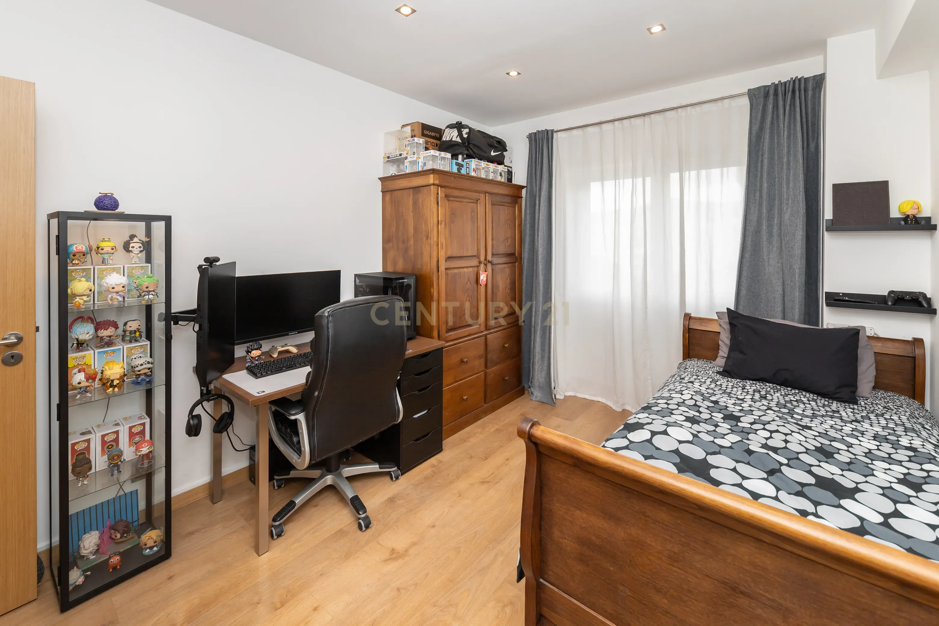 Apartamento T4 convertido em T3 - Totalmente Renovado com Materiais Premium no Centro de Setúbal - Image 26