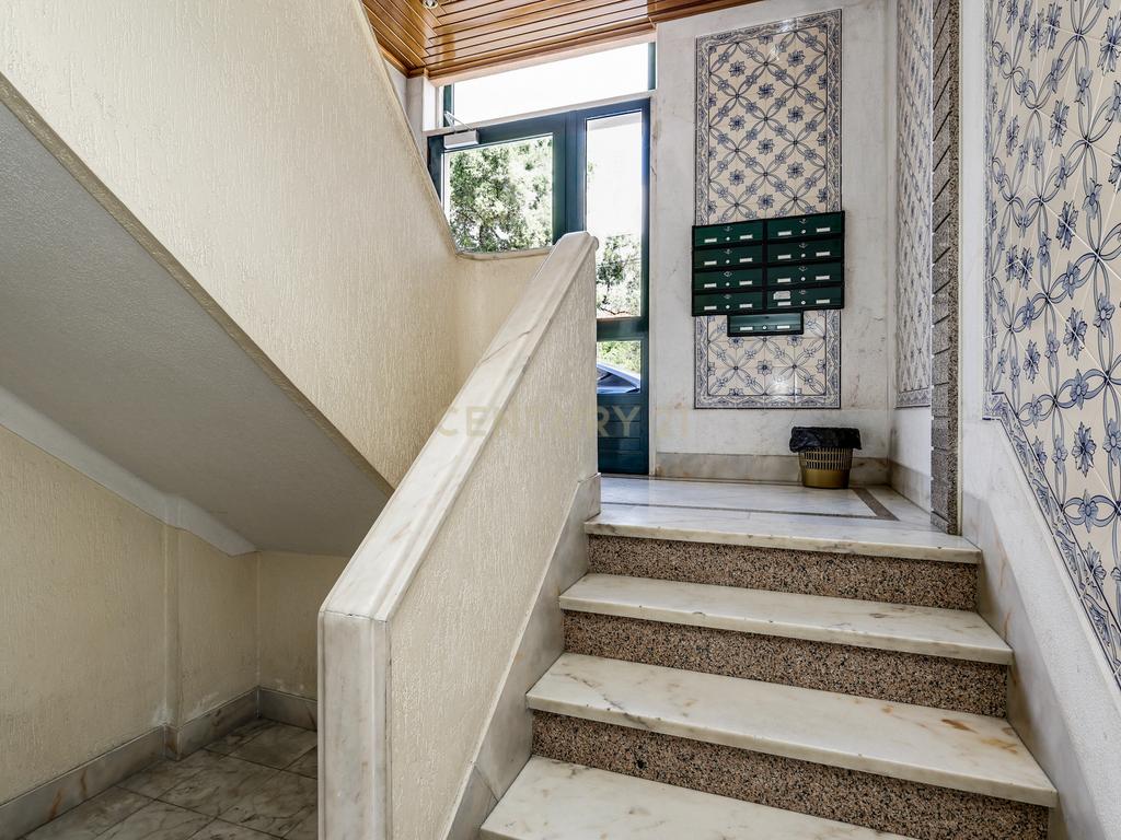 Apartamento T3 com box para arrendamento em Carnaxide - Image 32