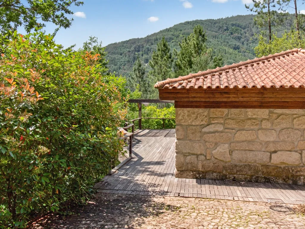 Duas Propriedades Únicas no Gerês com Acesso Direto ao Rio e Ancoradouro Privado - Image 34