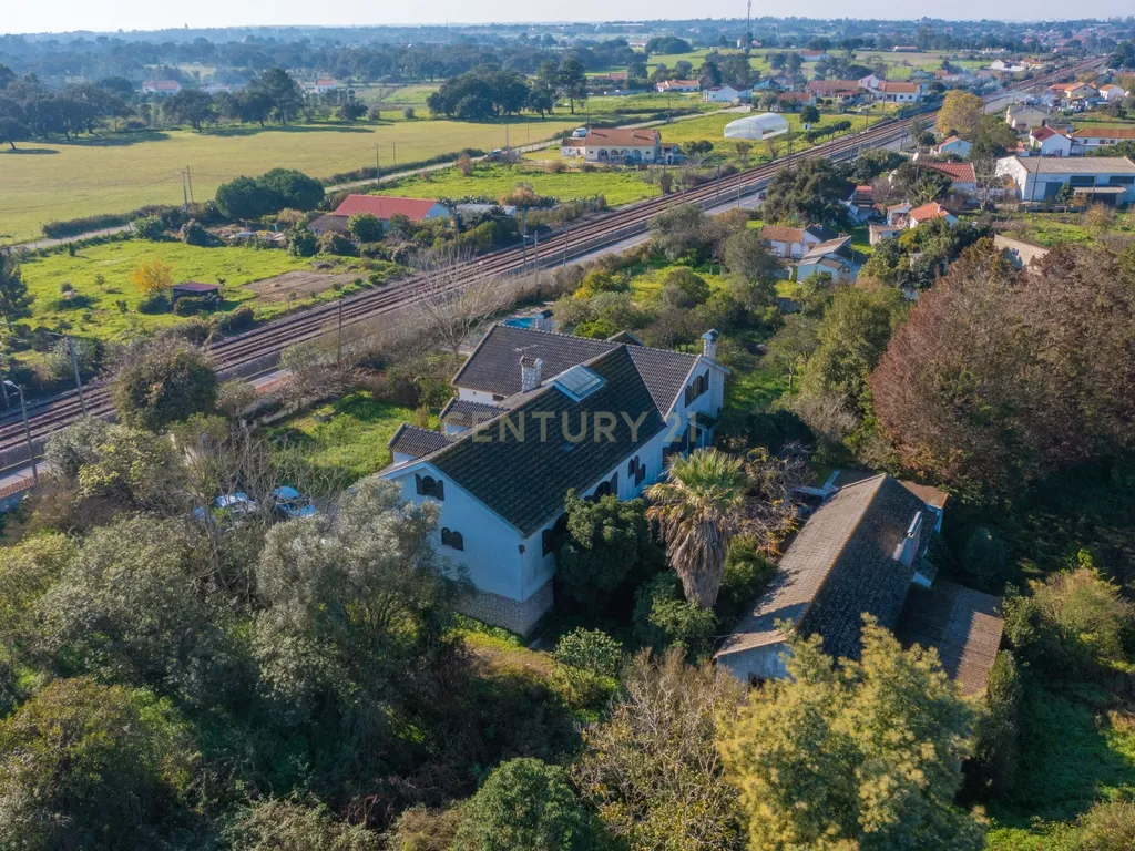 Moradia rústica T9 inserida num terreno com 7.500m2 em Pinhal Novo, Palmela - Image 4
