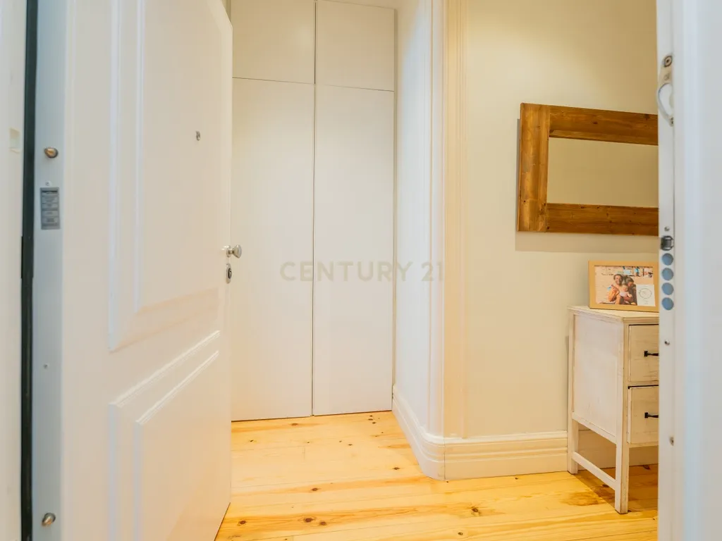 Apartamento T5 de Charme com Jardim Privativo nas Avenidas Novas | Avenida 5 de Outubro, Lisboa - Image 3