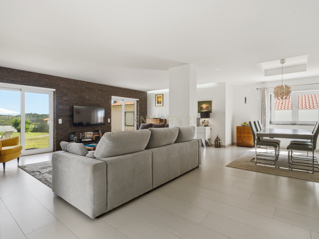 Moradia Isolada com Piscina em Lote de 908 m² | Sala Ampla | Jardim e Vista Desafogada -Mafra - Image 20