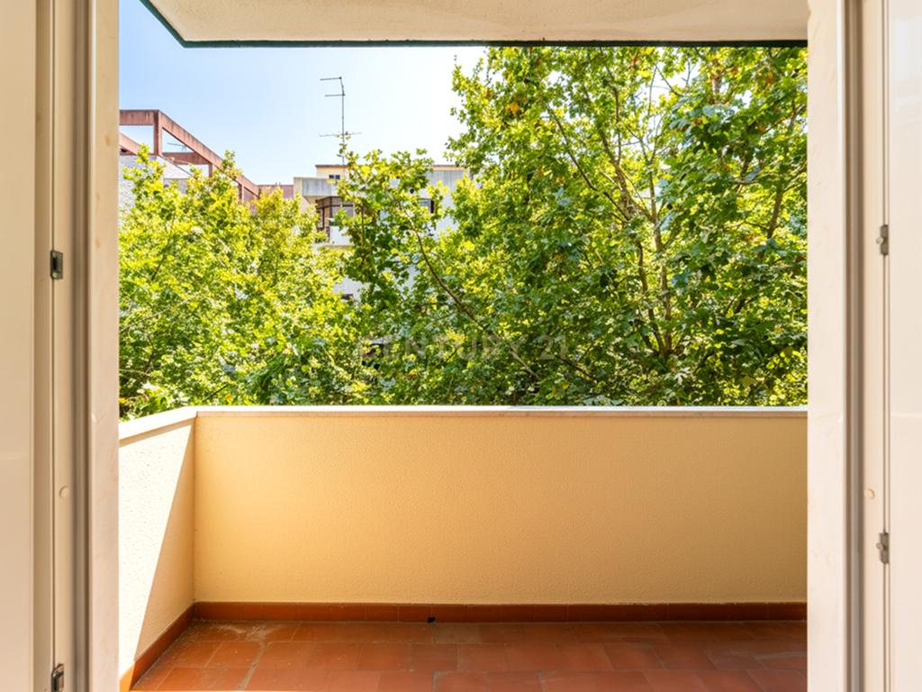 Apartamento T3 com Excelente Localização em Agualva-Cacém - Image 19