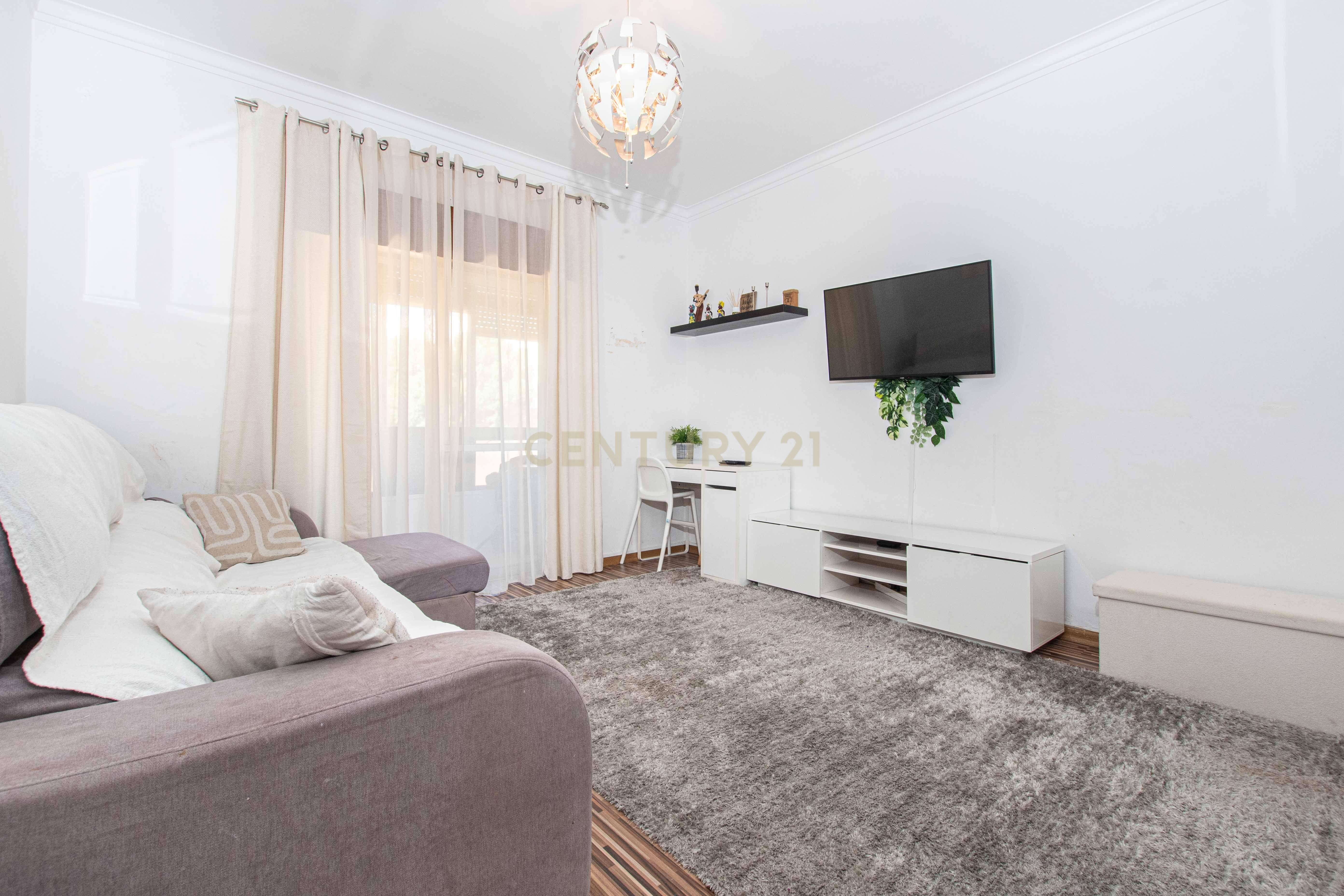 Fotografia 12 de Apartamento T3 Espaçoso | Forte da Casa | Excelente Localização