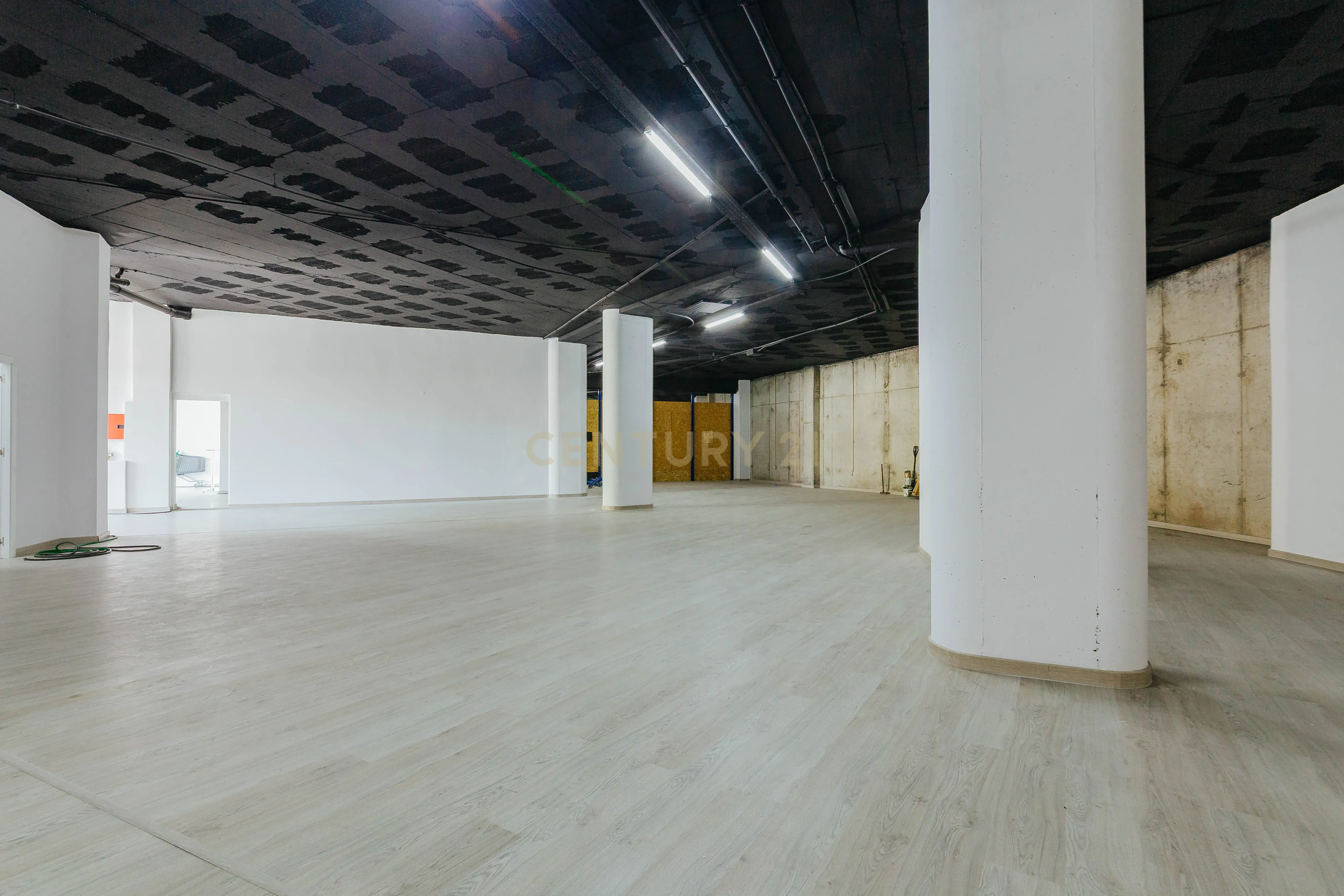 Fotografia 6 de Armazém / Espaço Comercial para Venda – Barcarena, Oeiras