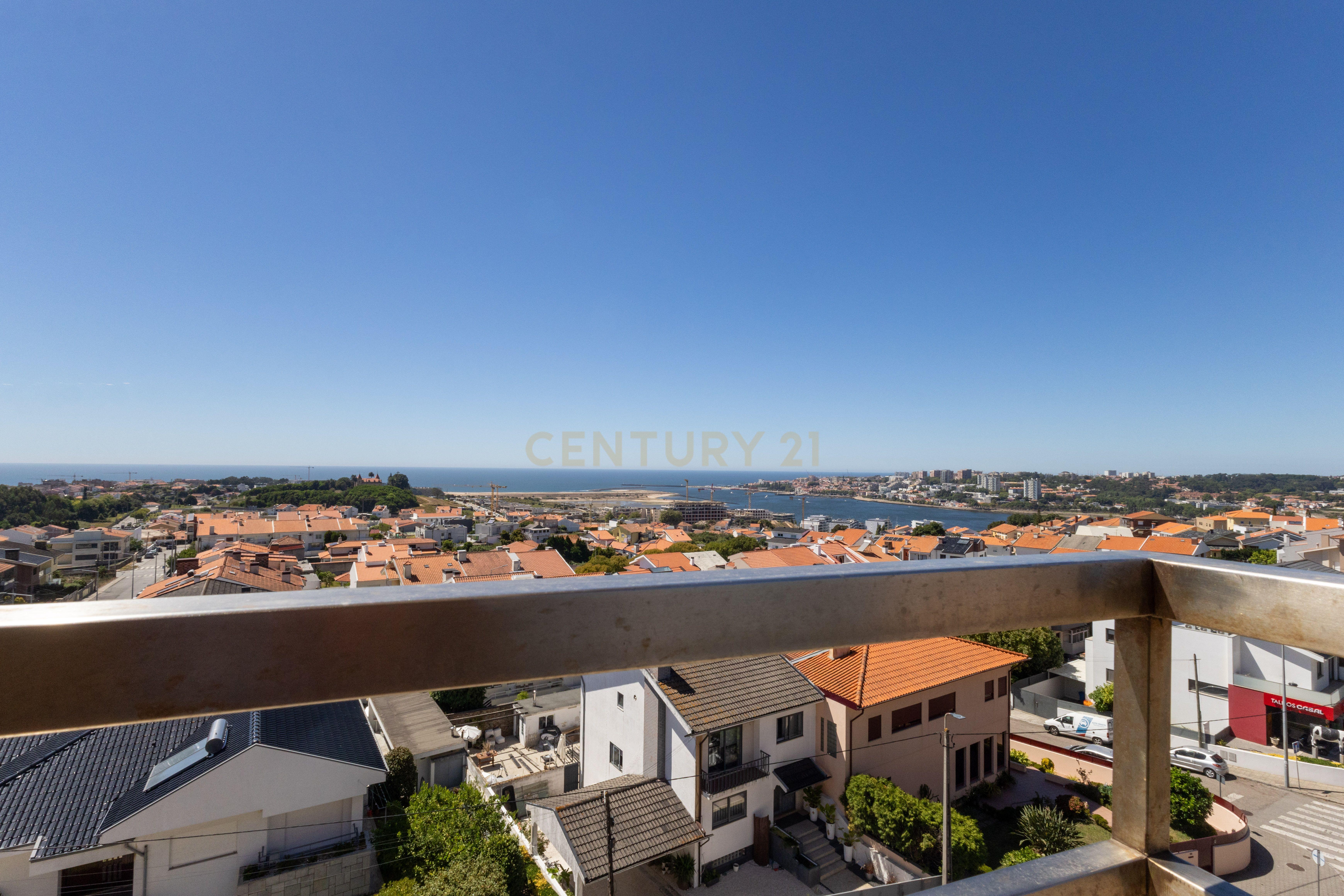 Fotografia 9 de T4 com terraço de 120m² e vistas de mar e rio | Canidelo