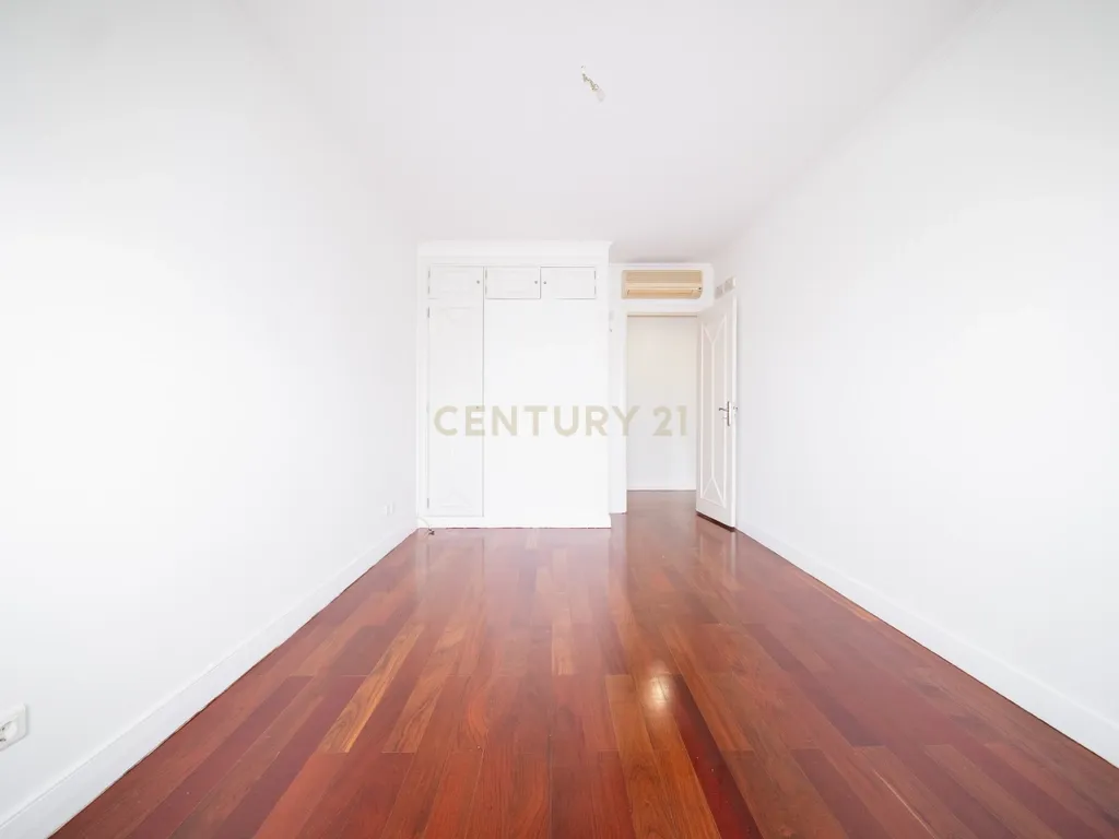 Apartamento T3 em Odivelas com Garagem e Elevador - Image 58