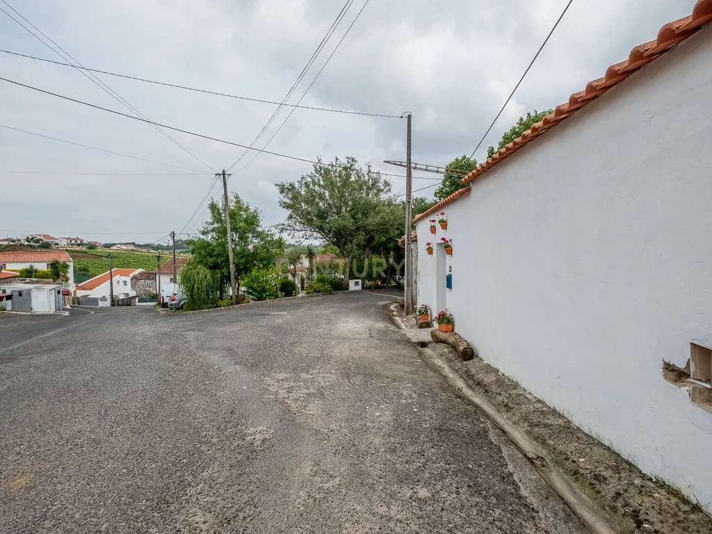 Moradia T3 com Entrada Independente para T1 – À Venda em Freiria, Sobral de Monte Agraço - Image 33