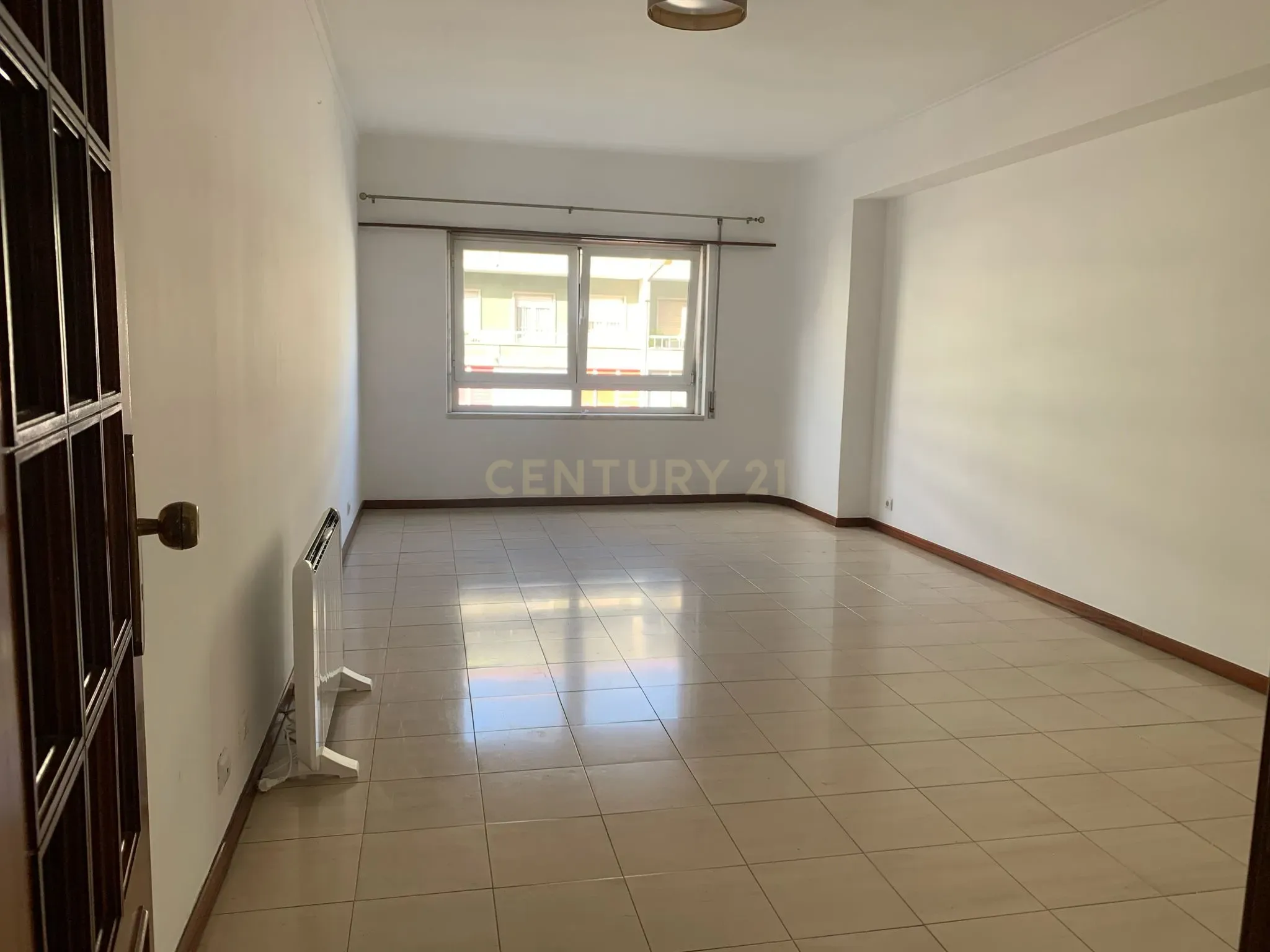 Espetacular apartamento T3 com estacionamento e arrecadação em Benfica - Image 9