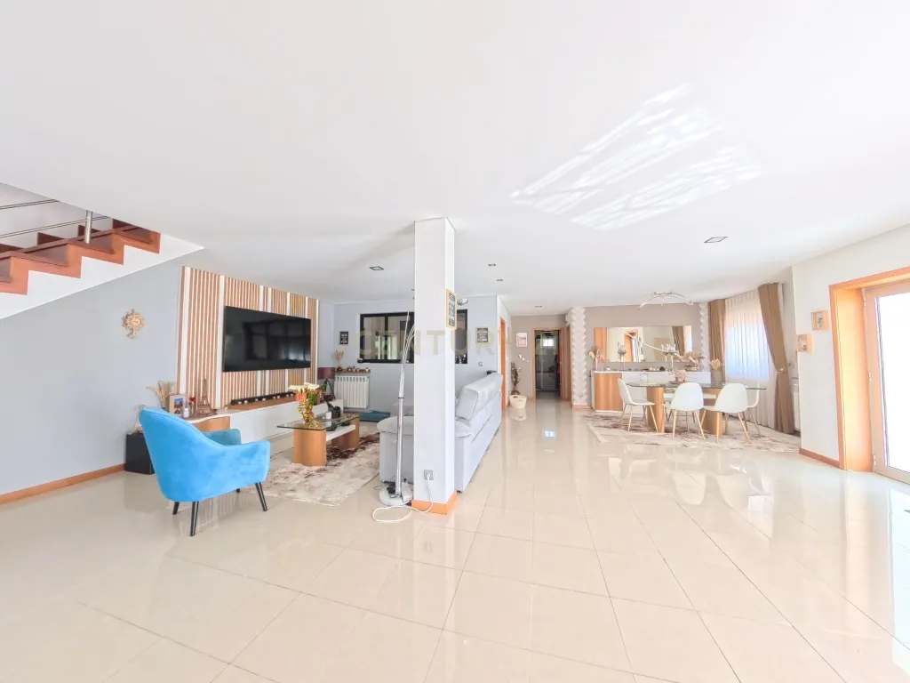 Moradia T4 em Esposende com Jardim e Garagem - Image 8
