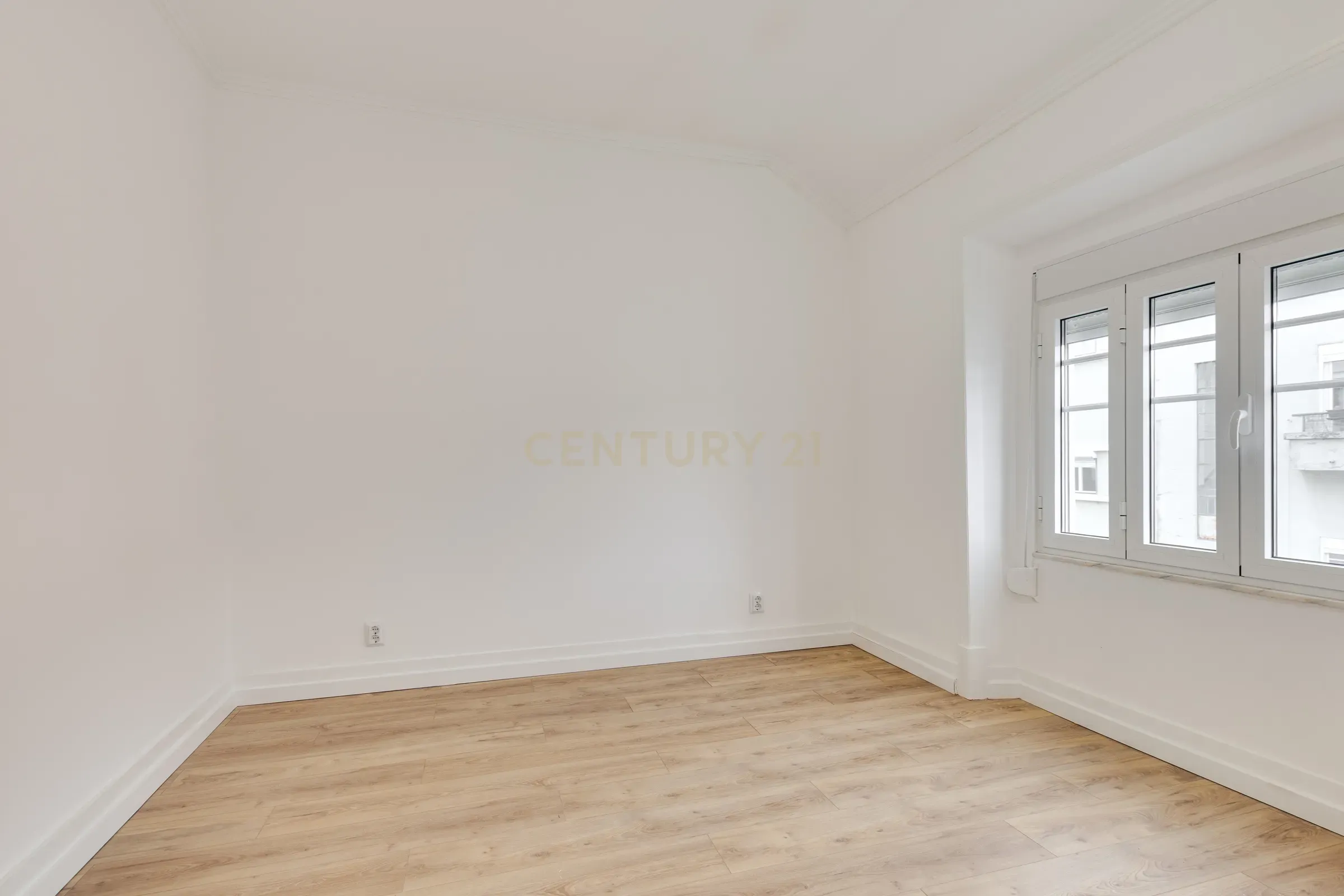 Fotografia 6 de Apartamento T2, totalmente renovado na Rua David Lopes 13