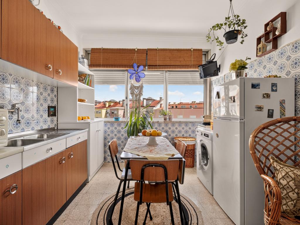 Apartamento T2 com Duas Varandas e Excelente Localização - Image 14