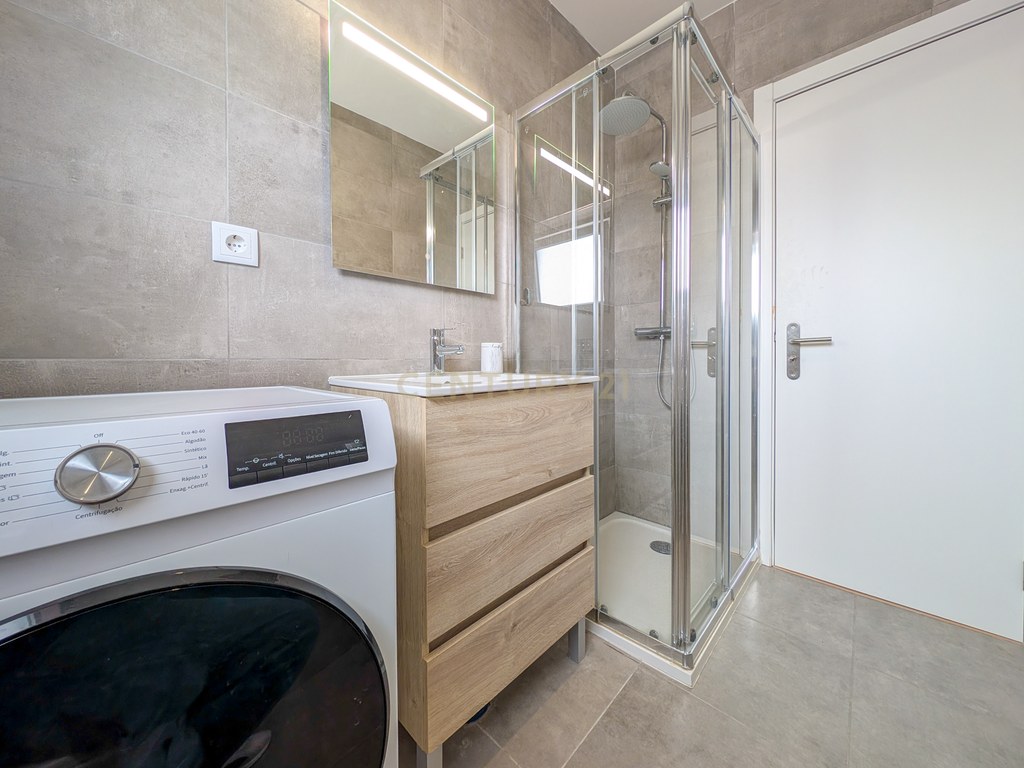 Apartamento de 3+1 assoalhadas totalmente renovado. - 2 Varandas - Image 21