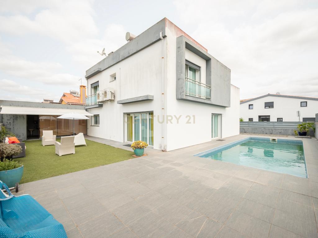 Moradia Exclusiva com Piscina e vista da Serra da Arrábida - Image 26