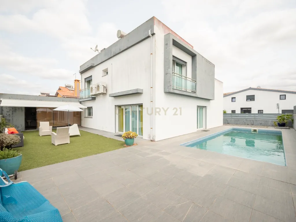 Moradia Exclusiva com Piscina e vista da Serra da Arrábida - Image 26