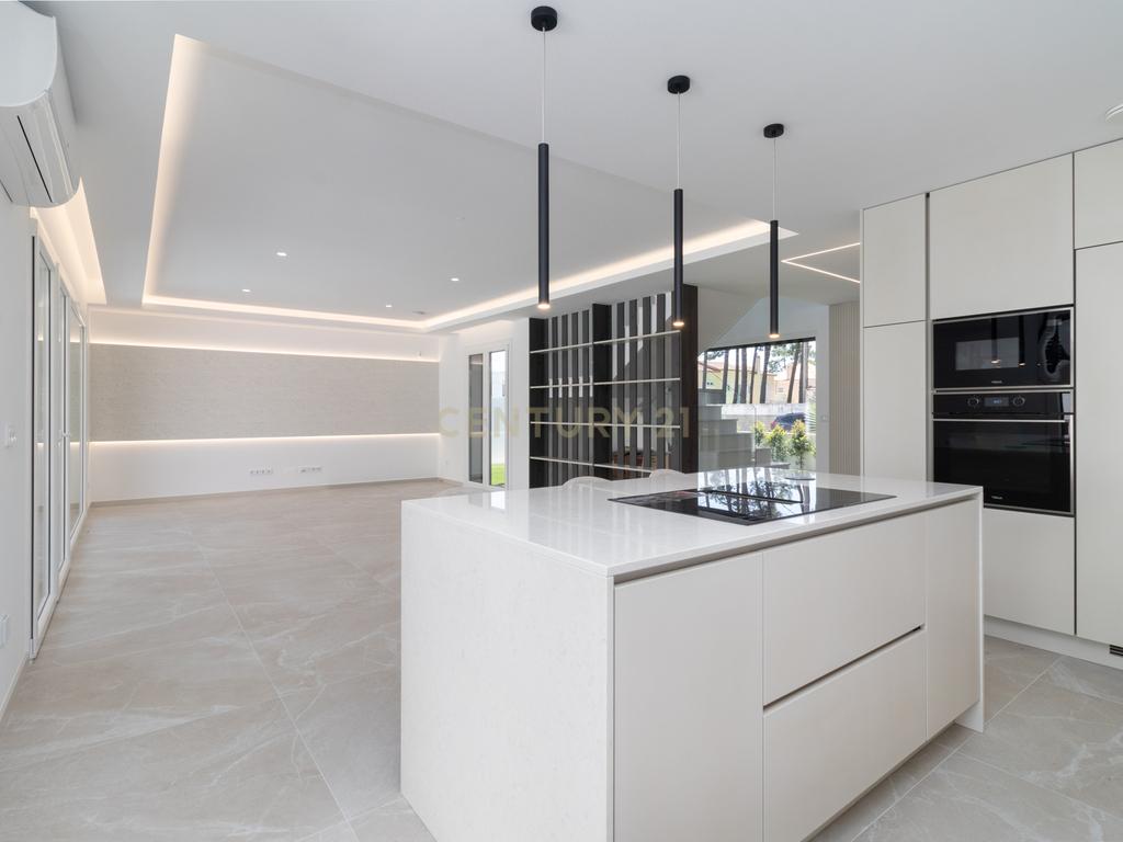 A Sua Nova Casa Está Pronta para Habitar! 🌊🏡 Moradia Nova T3 Aroeira À Beira da Praia da Fonte da Telha, na Prestigiada Aroeira - Image 32