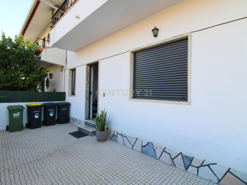 Espetacular Moradia T5 no Casal Do Marco com Garagem  - Image 22