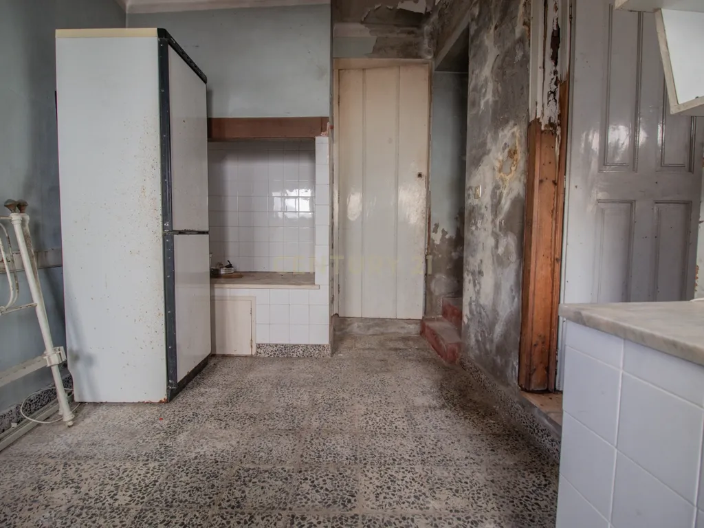 Casa antiga para recuperar com terreno e árvores de fruto, Alhadas, Figueira da Foz. - Image 11