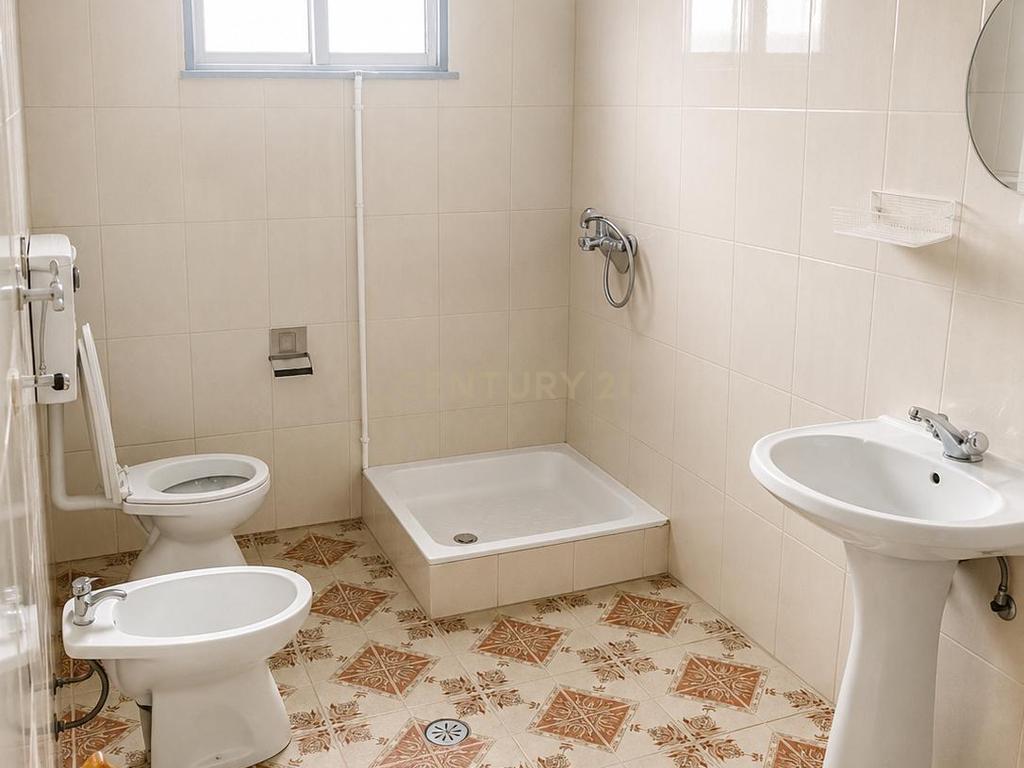 Moradia T3 com Barracão de 400 m² em Terreno de 1.400 m² | Vimieiro, Santa Comba Dão - Image 4