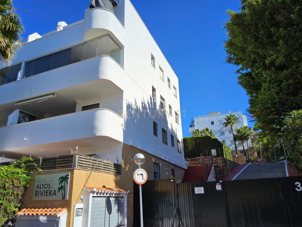 Luxuosa Moradia em Málaga com Terraço e Acessibilidade - Image 17