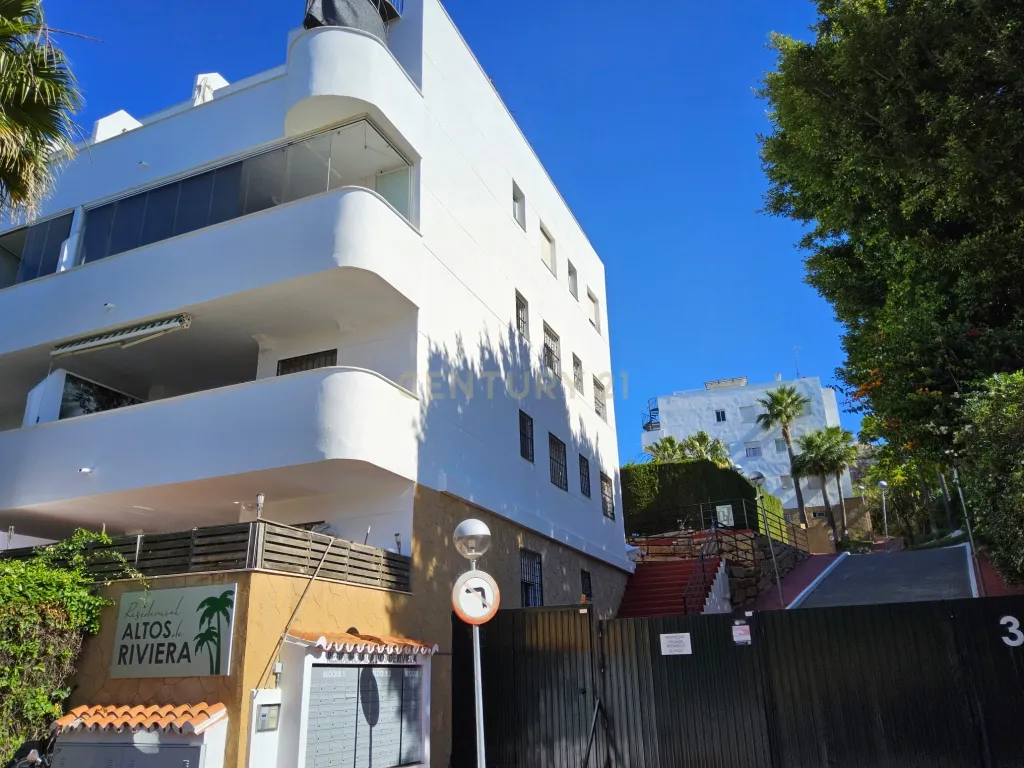 Luxuosa Moradia em Málaga com Terraço e Acessibilidade - Image 17