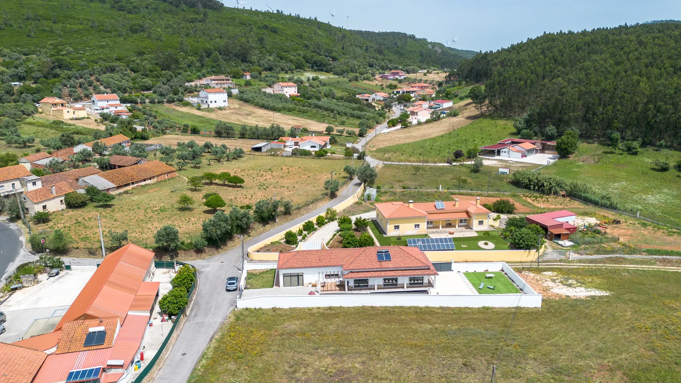 Viva Entre a Serra e Lisboa | Moradia Térrea Nova com Terreno Excecional, junto às Salinas de Rio Maior.