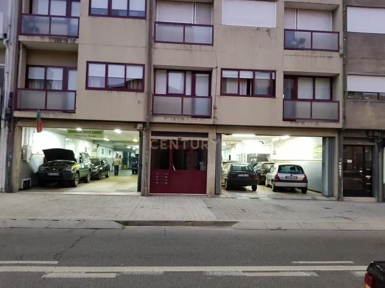 Oficina/Garagem para Trespasse - 316 m² - Rua de Costa Cabral - Image 1