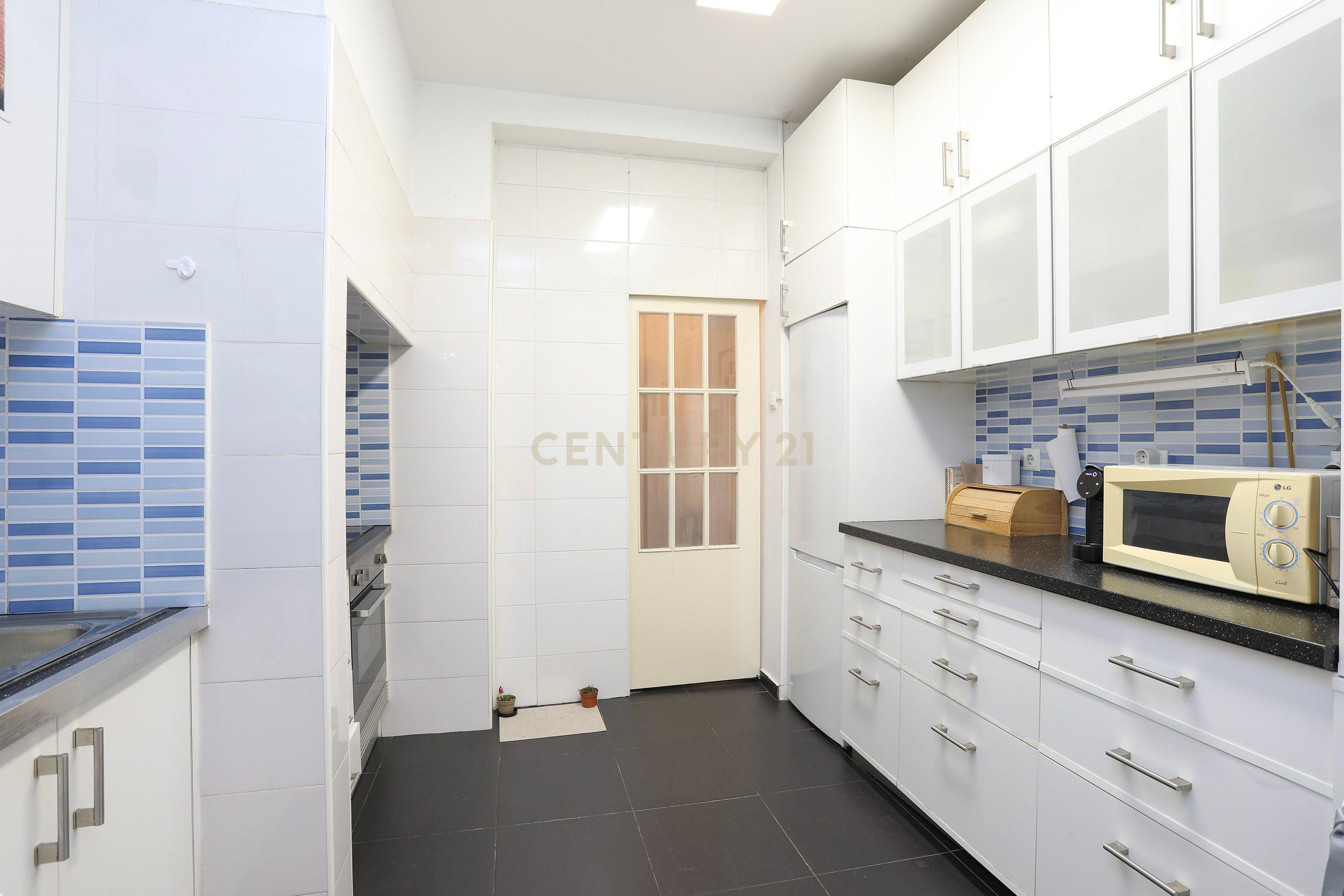Fotografia 2 de T1+2 com Logradouro Aproveitado | Excelente Oportunidade de Investimento em Marvila