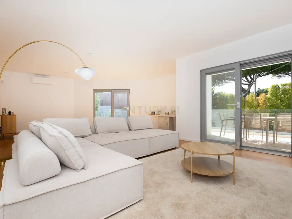 Moradia T5 de Luxo com Piscina, Ginásio, Sauna e Garrafeira em Birre, Cascais - Image 11