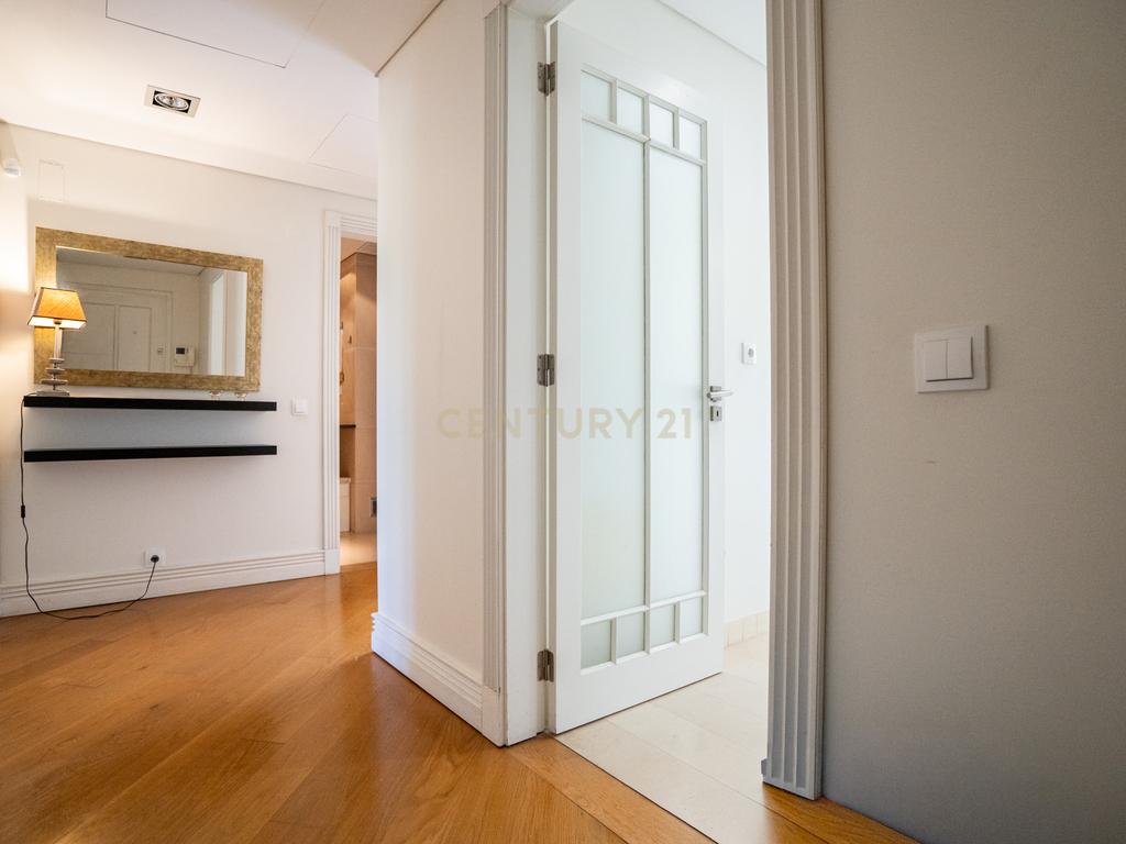 Apartamento T1 Moderno nas Avenidas Novas, Lisboa mobilado, com ar condicionado e garagem - Image 15