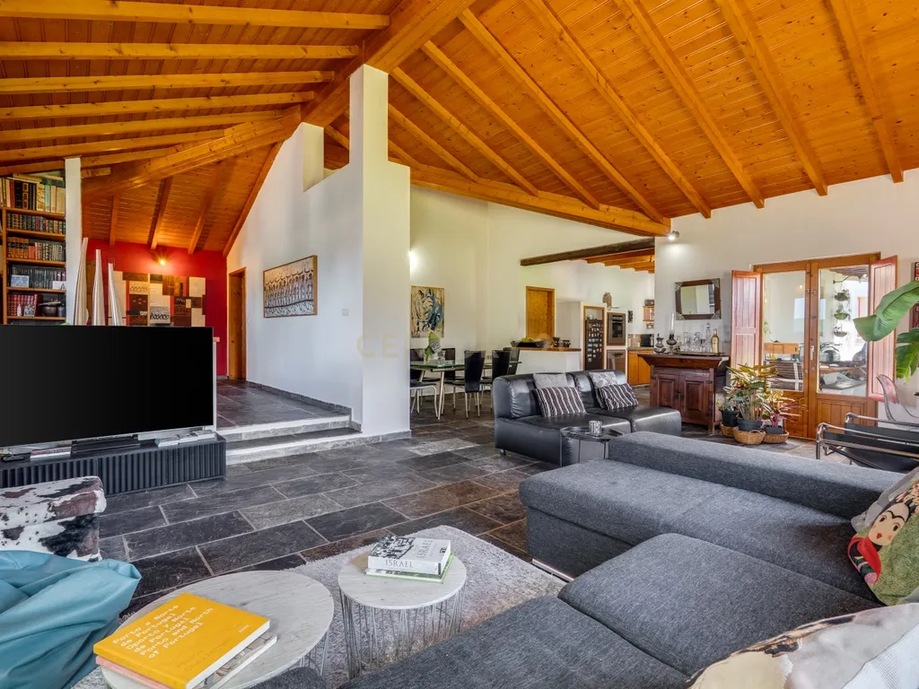 Moradia na Costa Alentejana de 4 Quartos e Arquitetura Tradicional com Piscina e Jardim – Odemira - Image 9