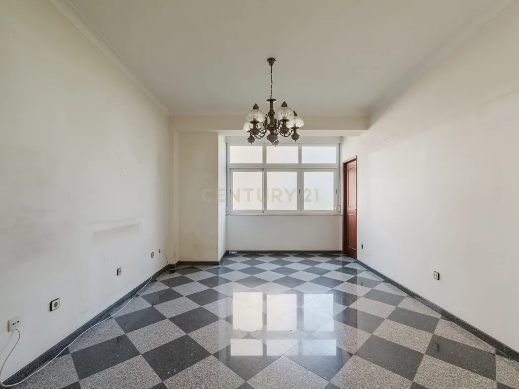 Apartamento T3 92 m² | Arrecadação - Queluz - Image 8