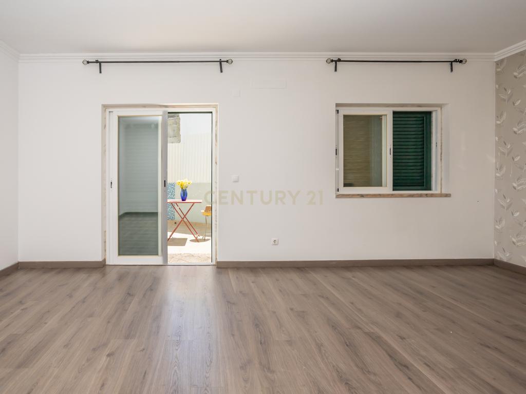  Moradia T3 em Amora - Seixal com Terraço e Garagem  - Image 8