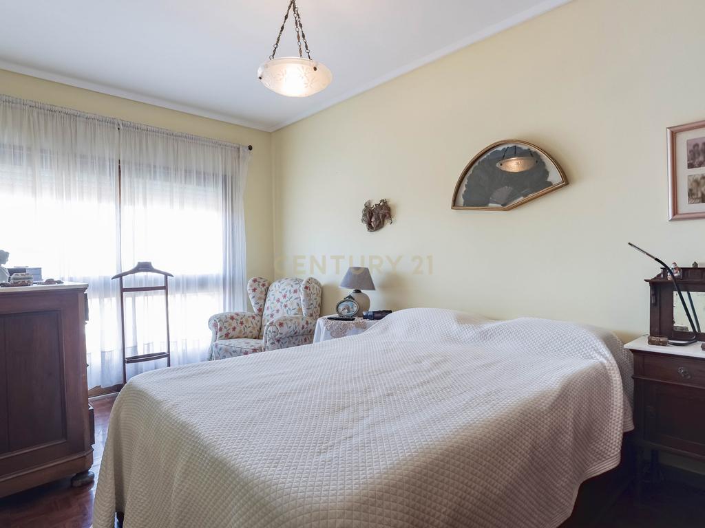 Apartamento T4 com Elevador e Vistas Deslumbrantes em Matosinhos Sul - Image 12