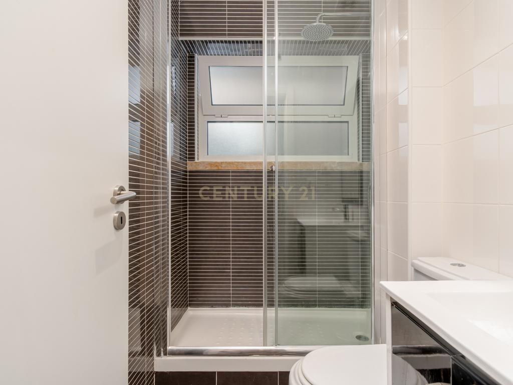 Apartamento Renovado T2 em São Vicente, Lisboa - Image 11