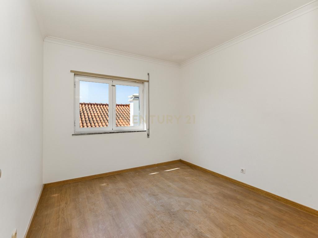 T2 RENOVADO NA SOBREDA - Image 13