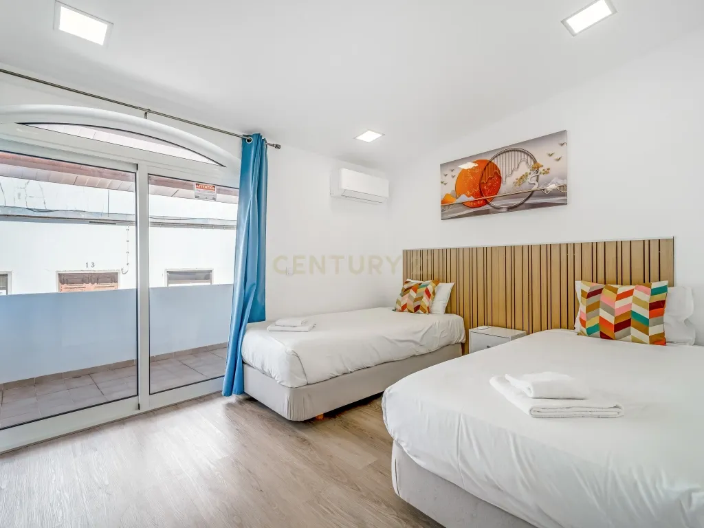 Moradia T3 renovada no centro histórico de Albufeira /200 metros da praia - Image 18