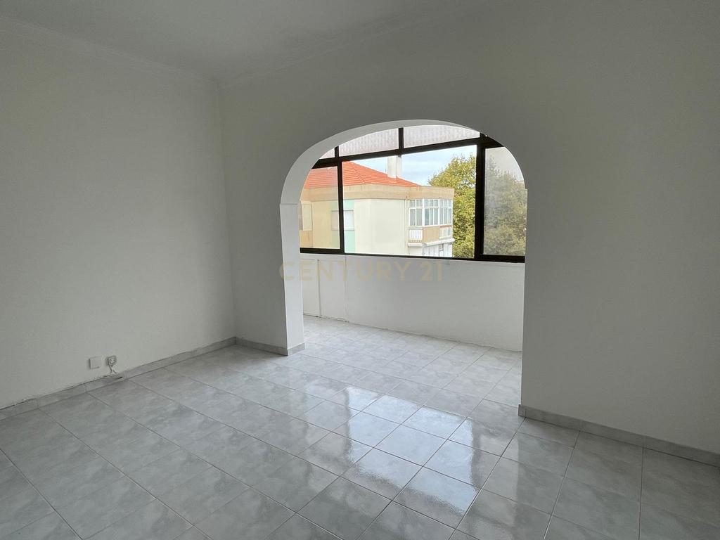 Apartamento T2 no Centro de Corroios  - Image 3